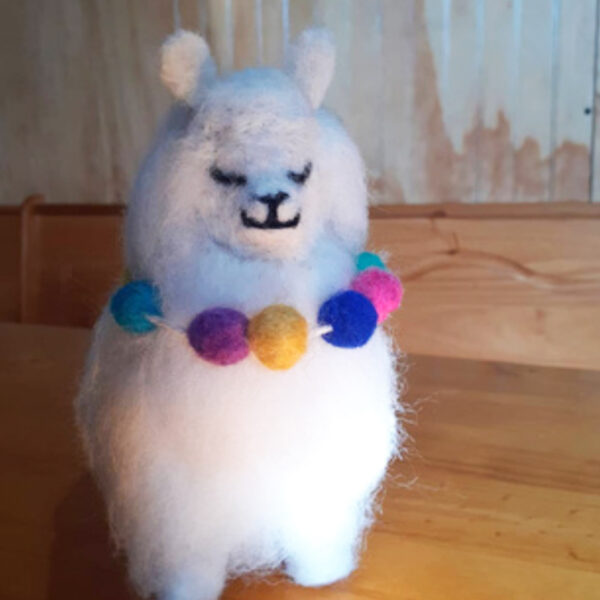 Escultura Llama Pompones